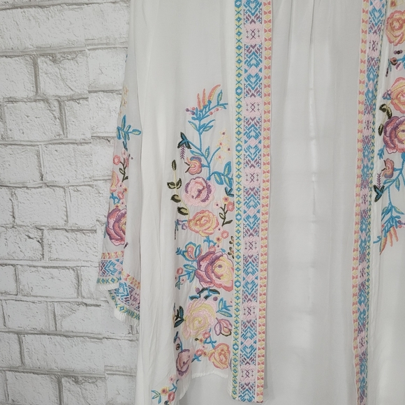 Impressions Embroidery Kimono - Size Medium - Picture 2 of 14